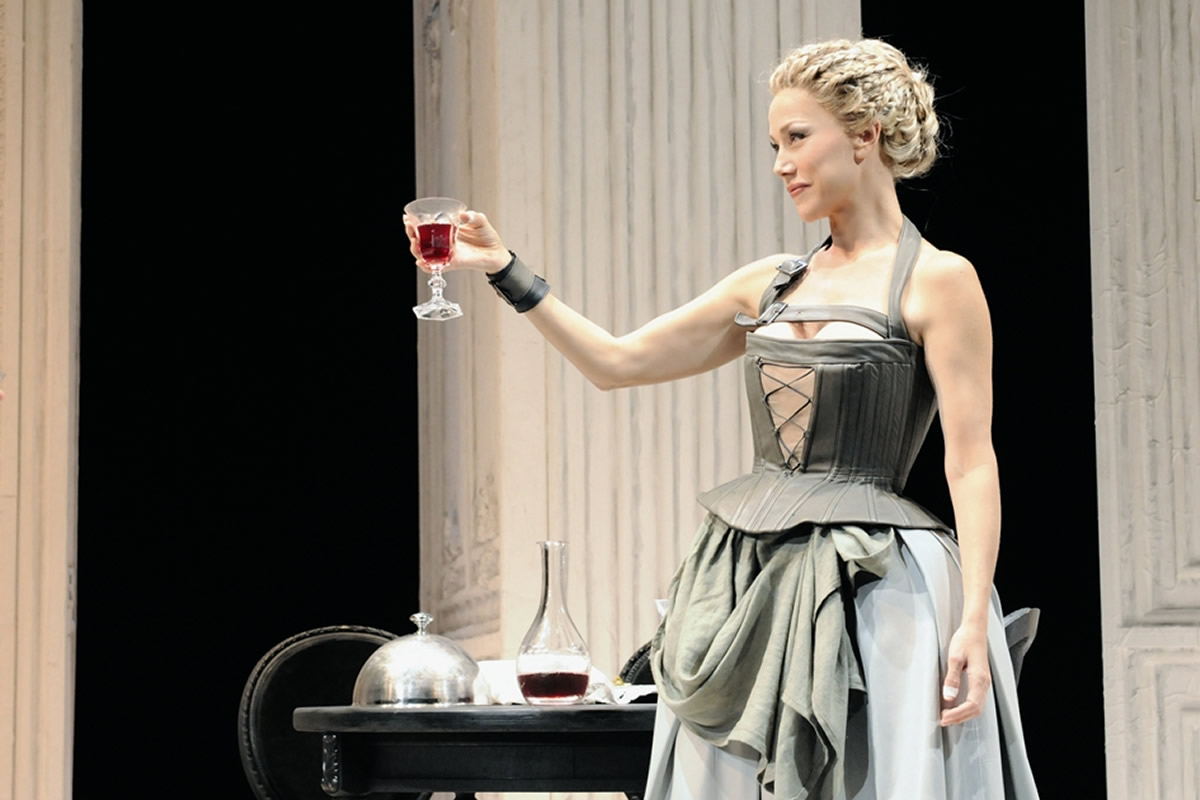 Brilli Nancy Brilli in La locandiera (recensione)