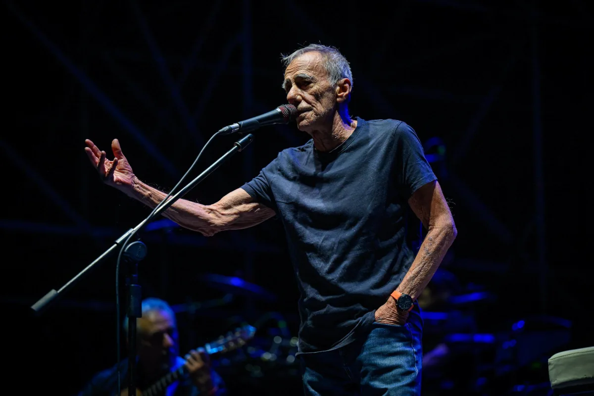 Roberto Vecchioni: Tra il silenzio e il tuono tour