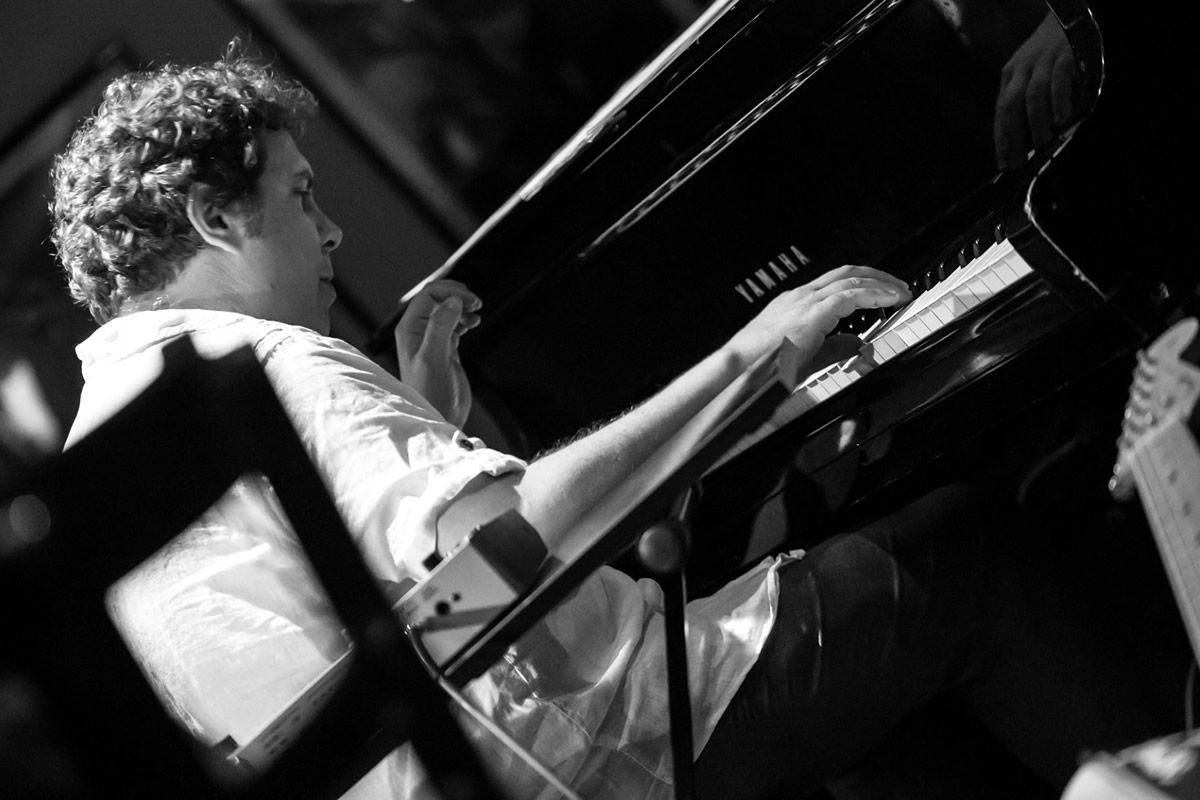 Enrico Brion: La scala capovolta. Feat AstroCo(s)micOrk