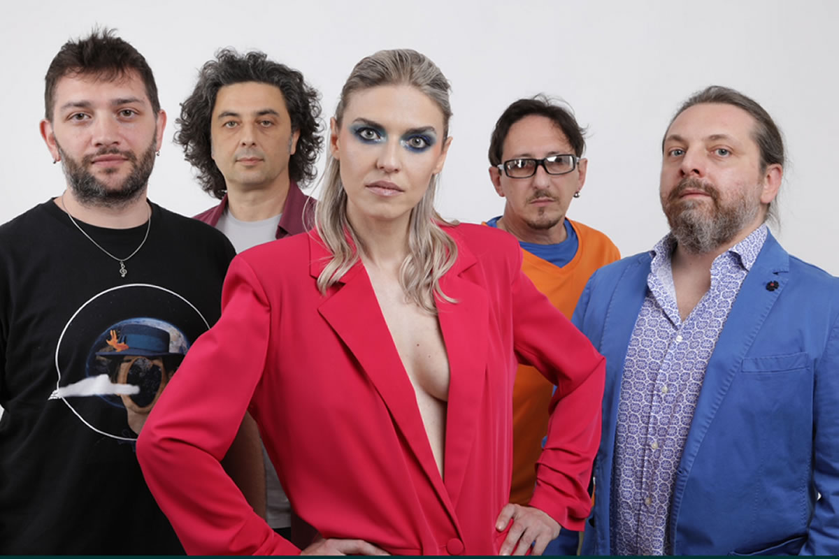 Izarus, omaggio a David Bowie