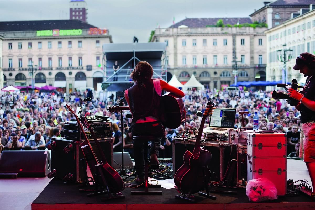 Essenza: la prima biografia di Claudio Rocchi