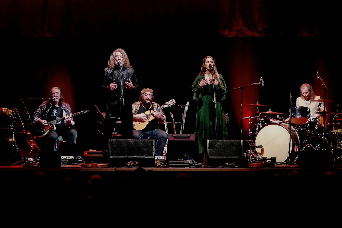Robert Plant: Saving Grace feat. Suzi Dian